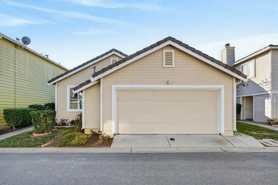 9365 Laguna Pointe Way, Elk Grove, CA 95758 - Image #2