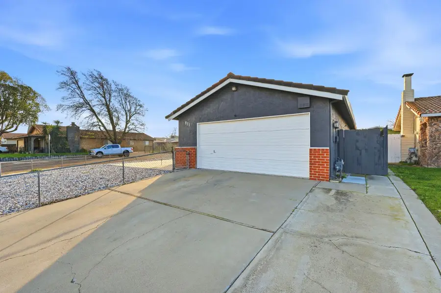 811 Hacienda Avenue, Manteca, CA 95336 - Image #2