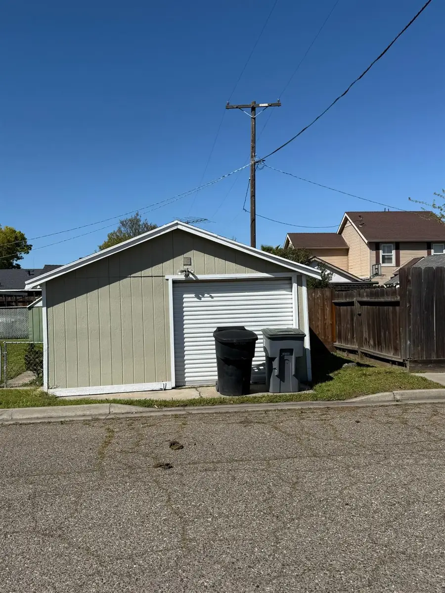 155 N Bryan Avenue, Oakdale, CA 95361 - Image #3
