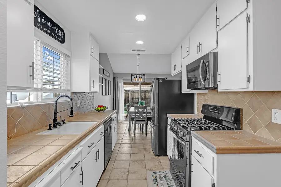 6221 Jack London Circle, Sacramento, CA 95842 - Image #2