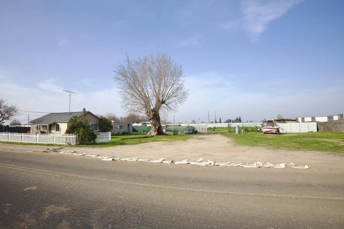 218 E Greenway Avenue, Turlock, CA 95380 - #1