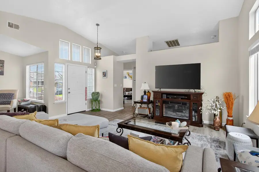 5267 Jacinto Avenue, Sacramento, CA 95823 - #2