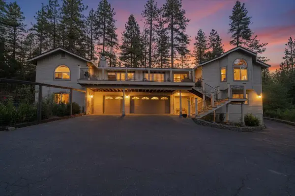 14271 Falling Star Lane, Grass Valley, CA 95949