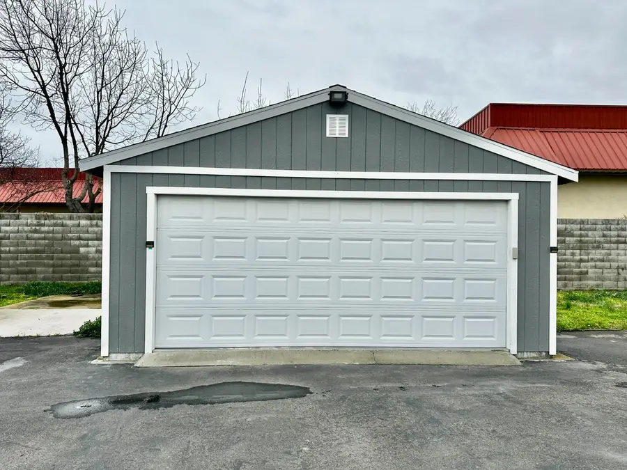 1253 E Louise Avenue, Manteca, CA 95336 - #2