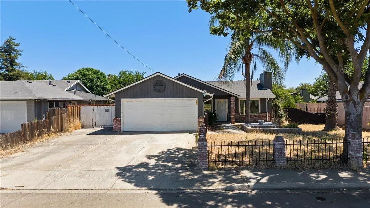 205 Weber Avenue, Patterson, CA 95363 - #1