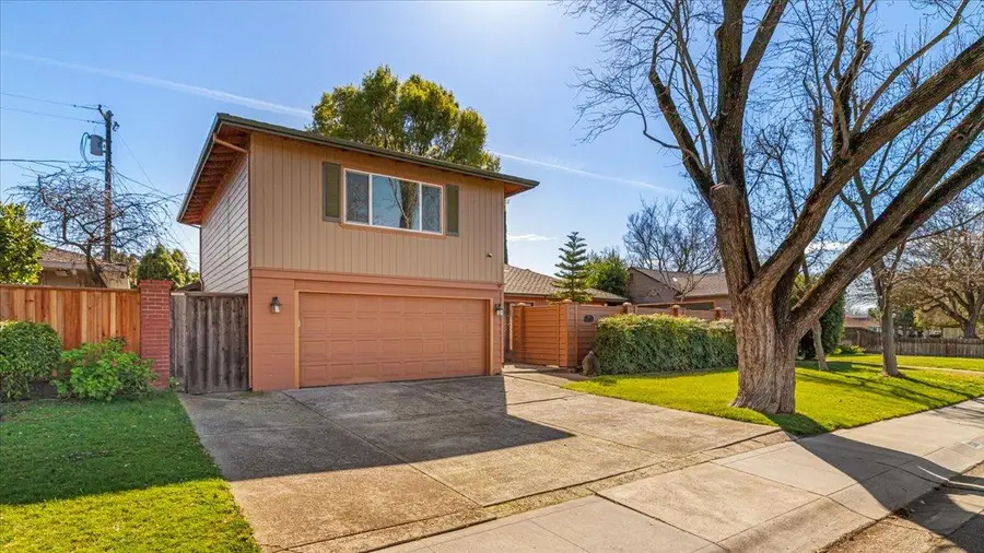 1266 W Mariposa Avenue, Stockton, CA 95204 - #2