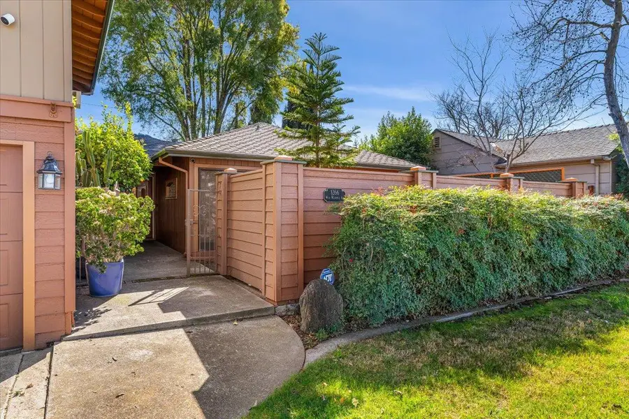 1266 W Mariposa Avenue, Stockton, CA 95204 - #3