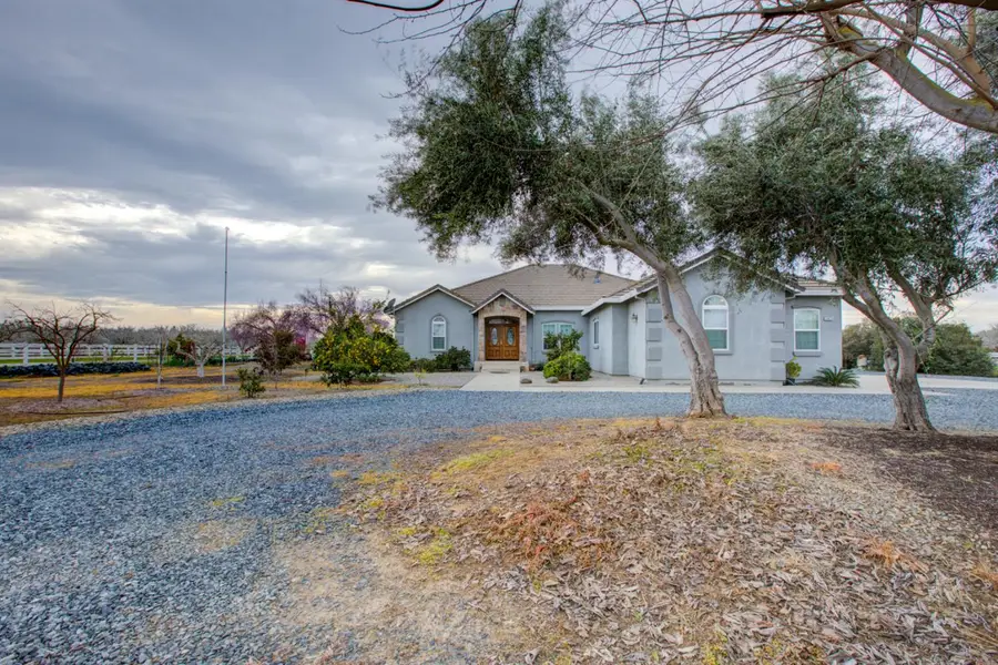 18413 Sycamore Avenue, Patterson, CA 95363 - #2