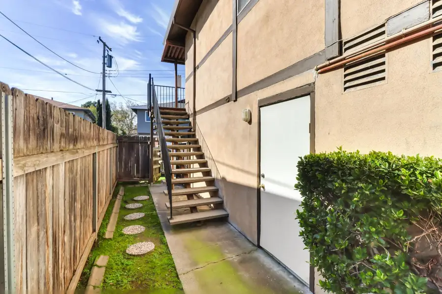 831 Cathedral Court, Sacramento, CA 95825 - #3