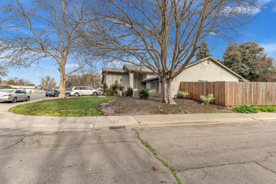 3046 Bridgeford Drive, Sacramento, CA 95833 - #3