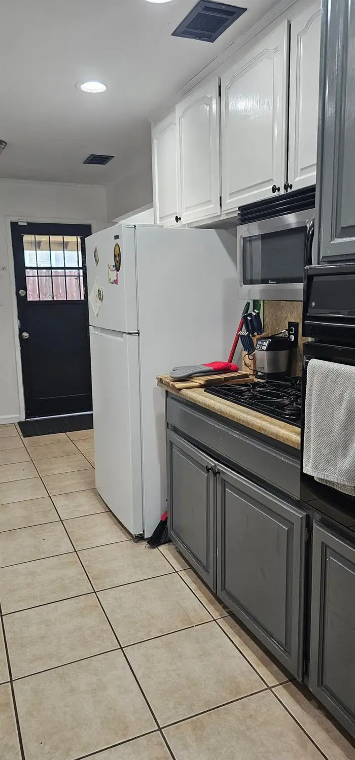 1525 Tiverton Avenue, Sacramento, CA 95822 - #2