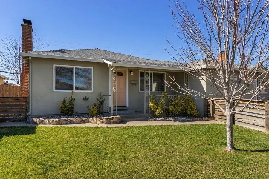 5200 Whittier Drive, Sacramento, CA 95820 - #3