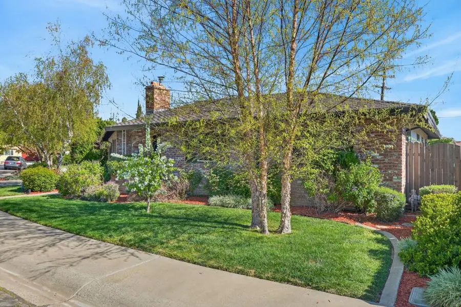 1405 Madrone Way, Woodland, CA 95695 - #2