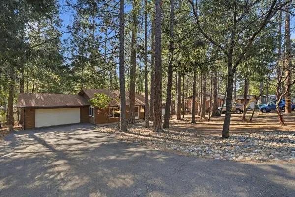 5524 Daisy Drive, Pollock Pines, CA 95726