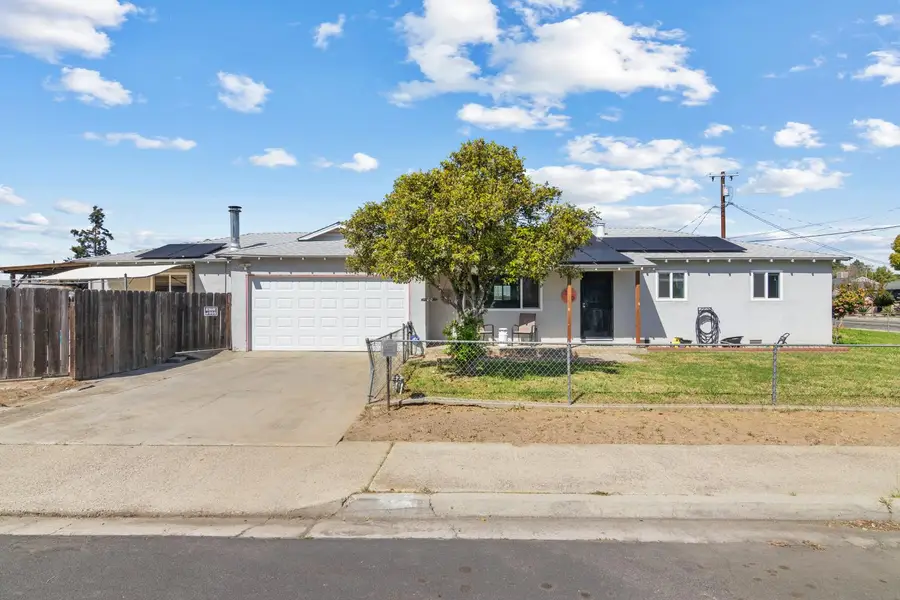 770 E E Street, Oakdale, CA 95361 - #2