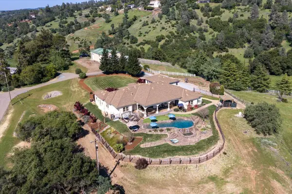 2480 Country Lane, Auburn, CA 95603