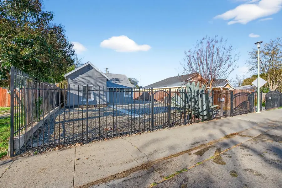 3813 23rd Avenue, Sacramento, CA 95820 - #2