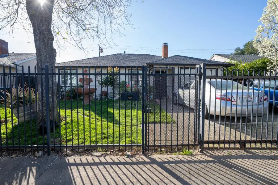 5250 Alcott Drive, Sacramento, CA 95820 - #2