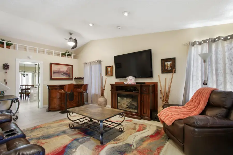 1377 Elwood Street, Woodland, CA 95776 - #3