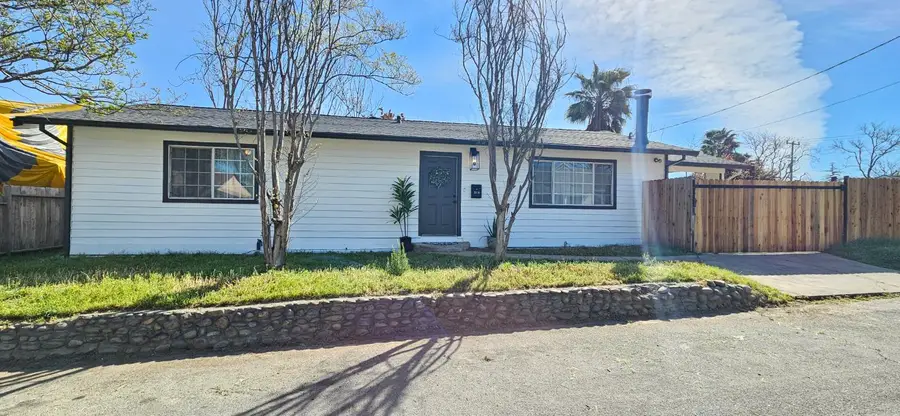 2616 Selma, Sacramento, CA 95815 - #2