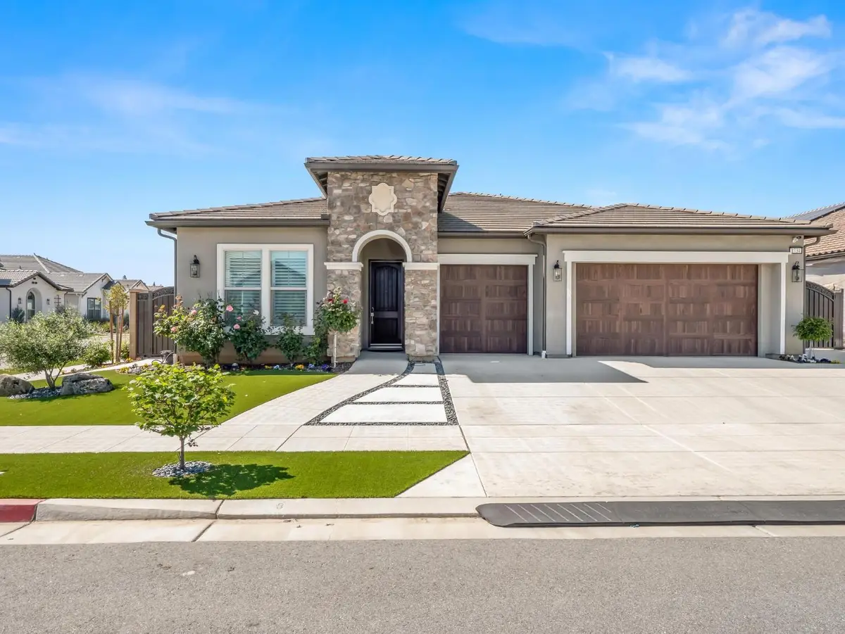 1734 N Park Avenue, Clovis, CA 93619 - #1