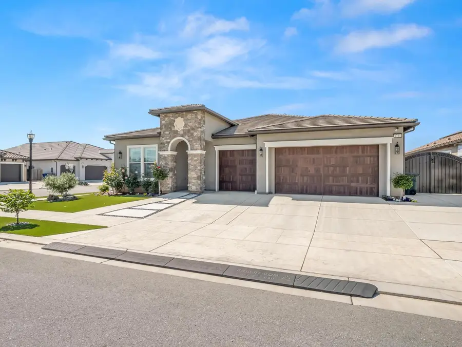 1734 N Park Avenue, Clovis, CA 93619 - #2