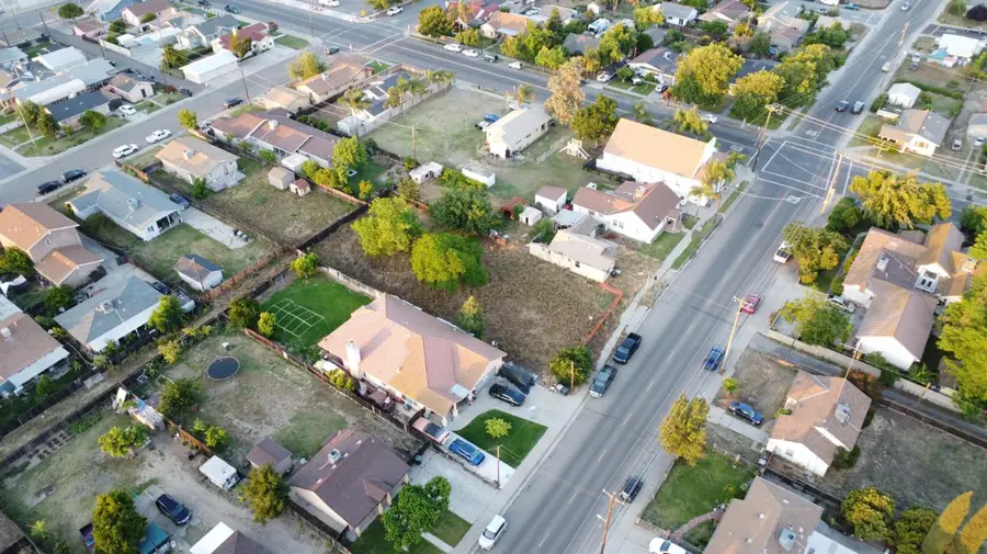 1319 F Street, Livingston, CA 95334 - #2