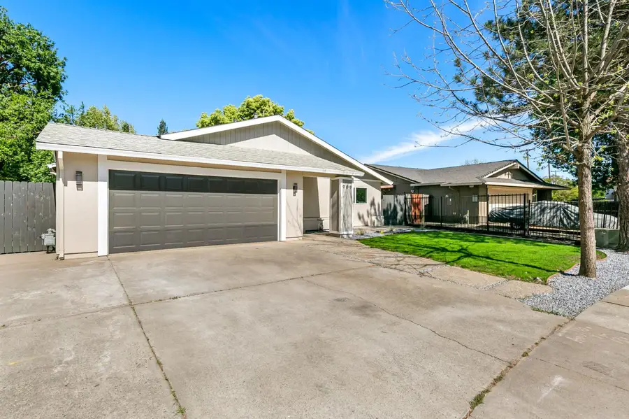 909 Regatta Drive, Sacramento, CA 95833 - #3