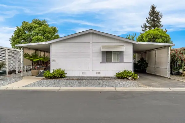 1218 E Cleveland Avenue #142, Madera, CA 93638