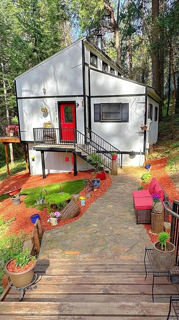 2881 Birch Court, Camino, CA 95709