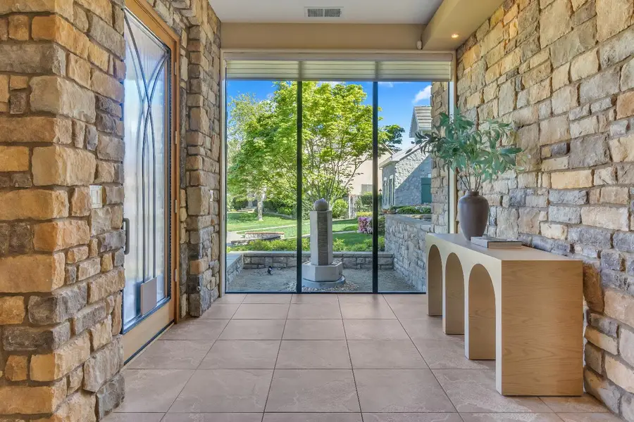 8 Kathy Court, Sacramento, CA 95831 - #2