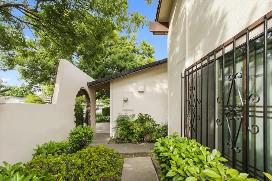 5883 Kahara Court, Sacramento, CA 95822 - #3