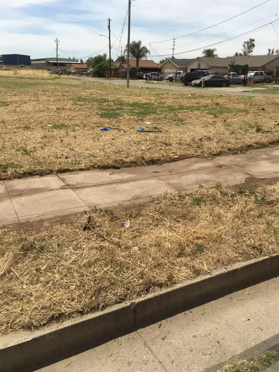 1280 W Hazelton Avenue, Stockton, CA 95203 - #2