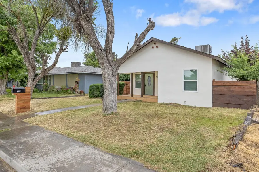 524 S 6th Street, Kerman, CA 93630 - #3