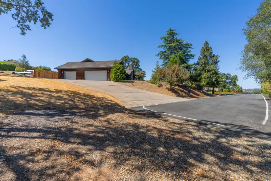 391 Spyglass Rd., Valley Springs, CA 95252 - #3