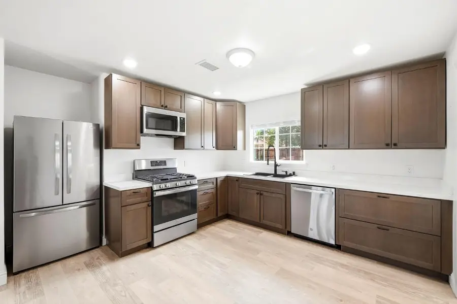 654 Alamos Avenue, Sacramento, CA 95815 - #3