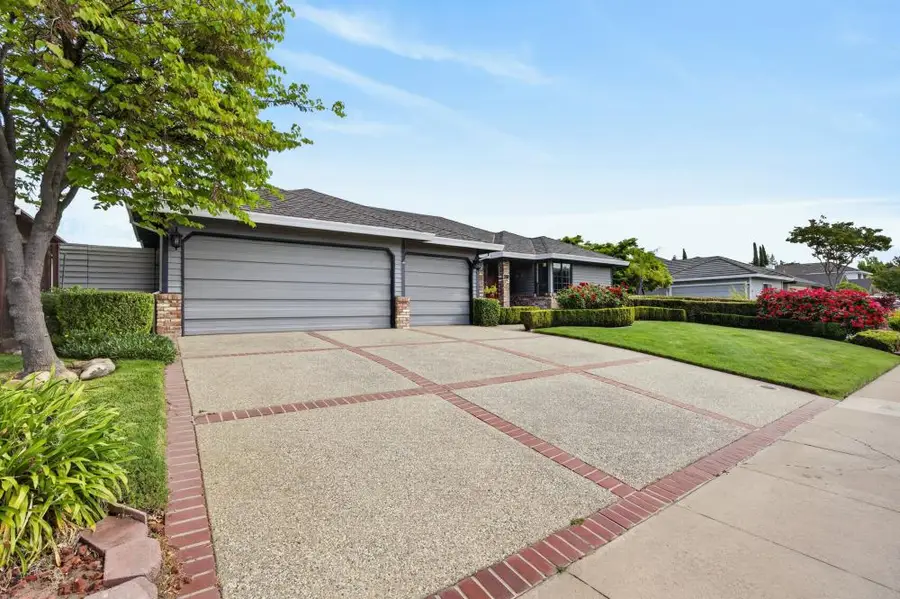 353 Deer River Way, Sacramento, CA 95831 - #3