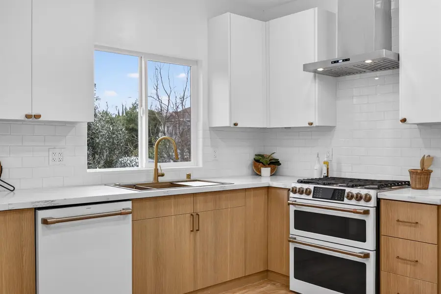 628 Street, Sacramento, CA 95819 - #3