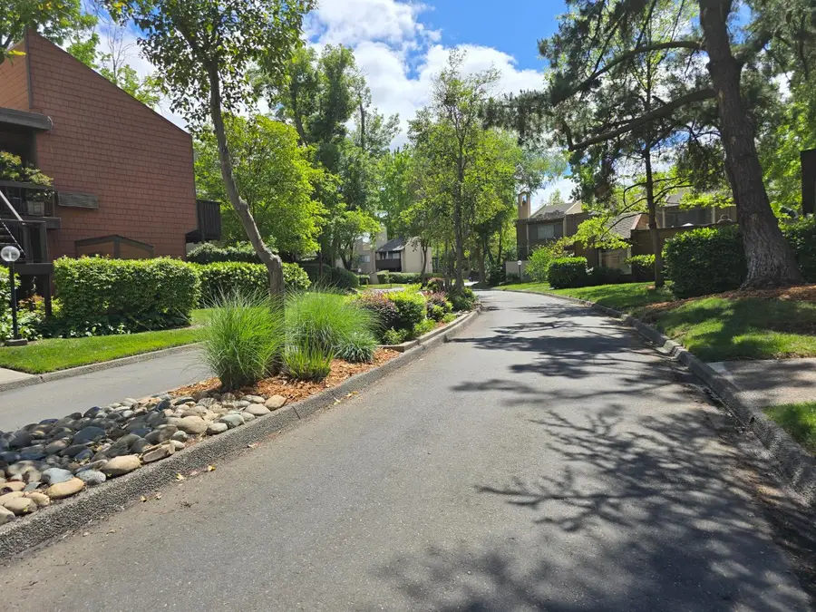 733 Woodside Lane #12, Sacramento, CA 95825 - #2