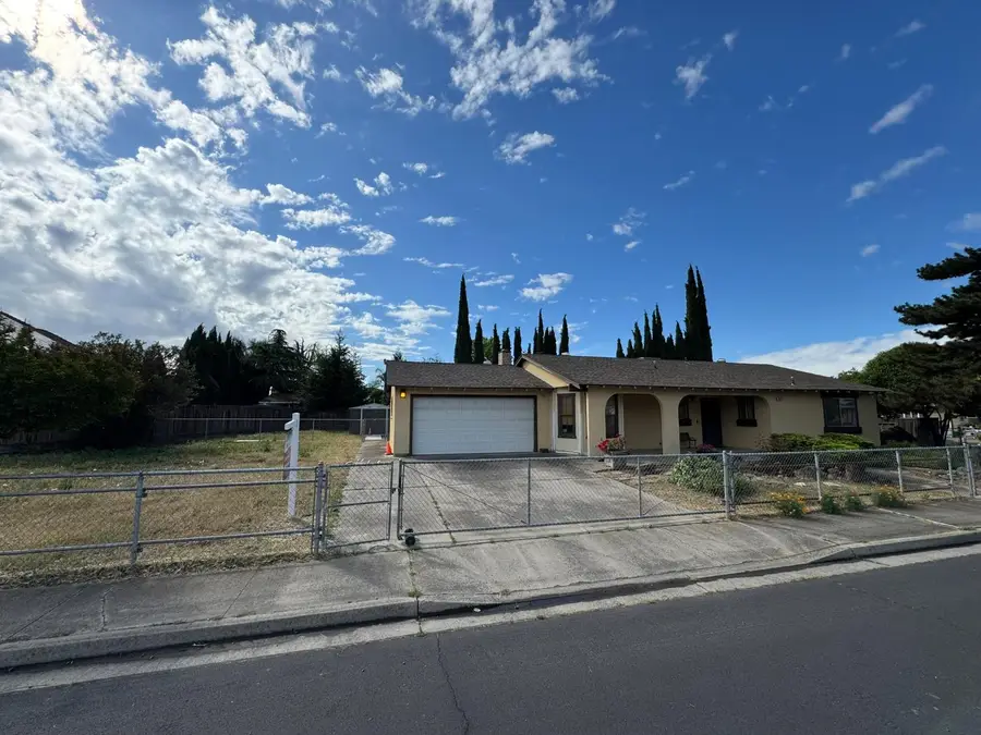 1461 E D Street, Oakdale, CA 95361 - #2