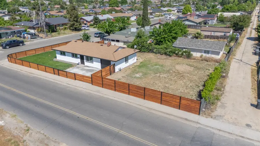 1209 Peach Avenue, Livingston, CA 95334 - #3