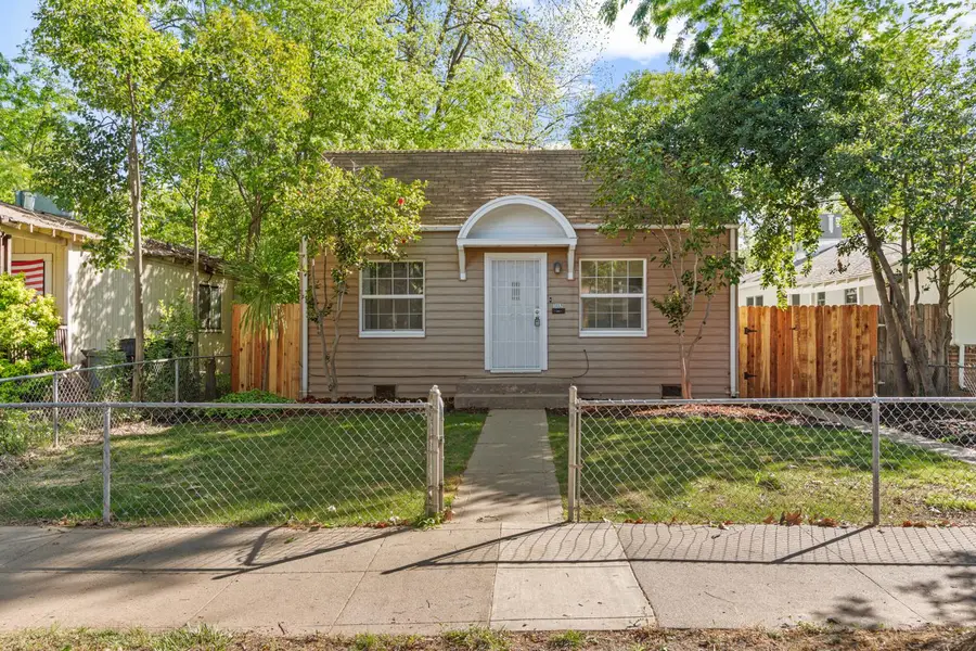 3132 B Street, Sacramento, CA 95816 - #2