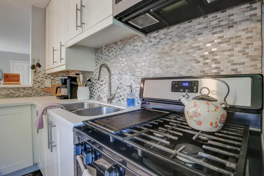 1424 Kitchner Road, Sacramento, CA 95822 - #3