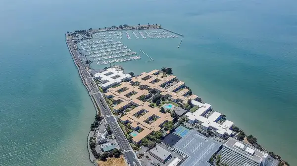 4 Commodore Drive #D438, Emeryville, CA 94608