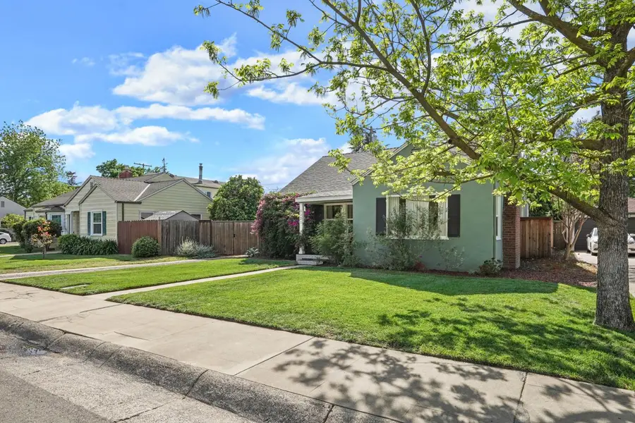 1121 S Pleasant Avenue, Lodi, CA 95240 - #3