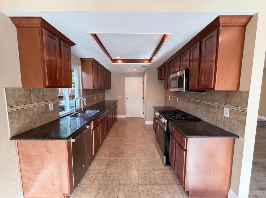 8232 Moorhaven Way, Sacramento, CA 95828 - #2