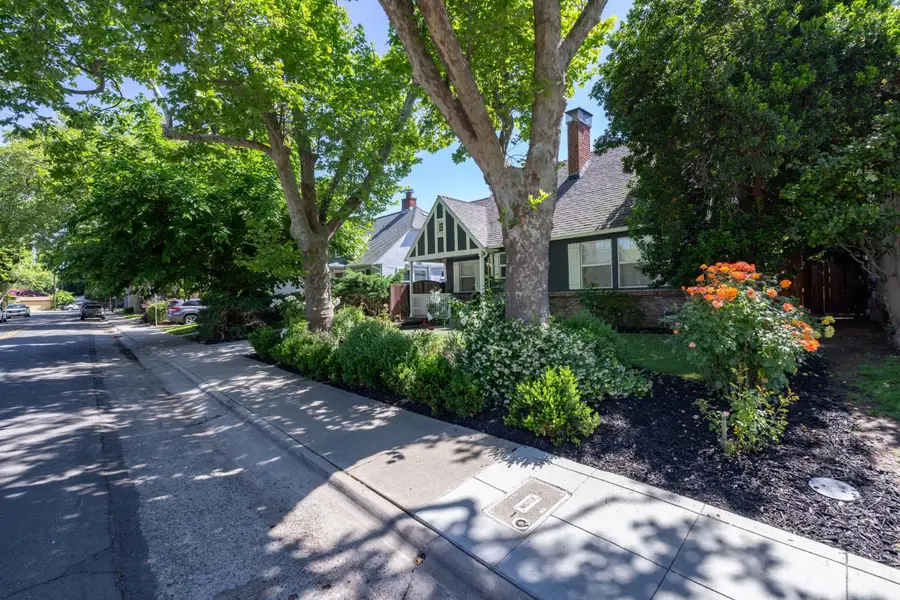 855 35th Street, Sacramento, CA 95816 - #3