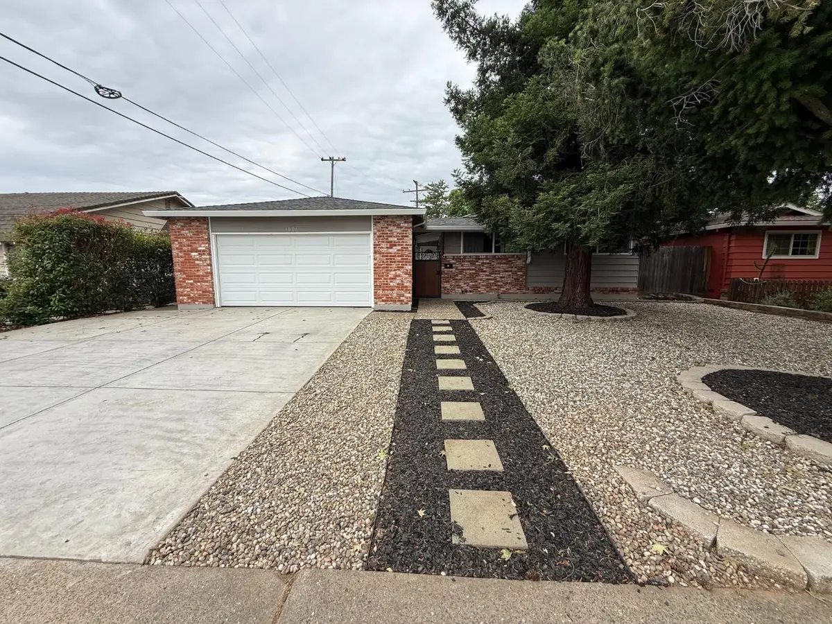 3006 Chestnut Hill Drive, Sacramento, CA 95826 - #1