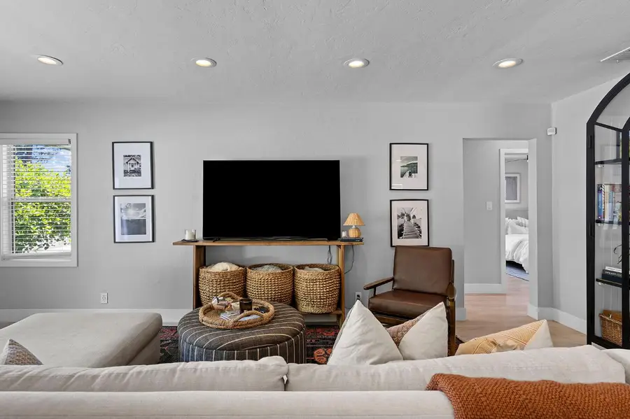 518 Fremont Way, Sacramento, CA 95818 - #2