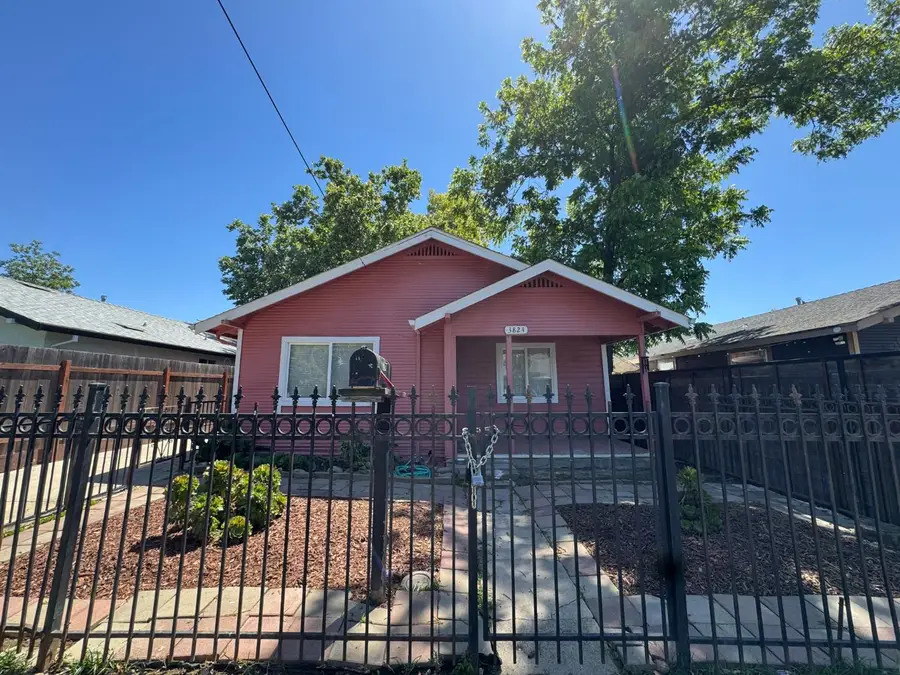 3824 14th Avenue, Sacramento, CA 95820 - #2